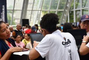 Feria del programa Credichévere en Barranquilla, que ofrece créditos a emprendedores