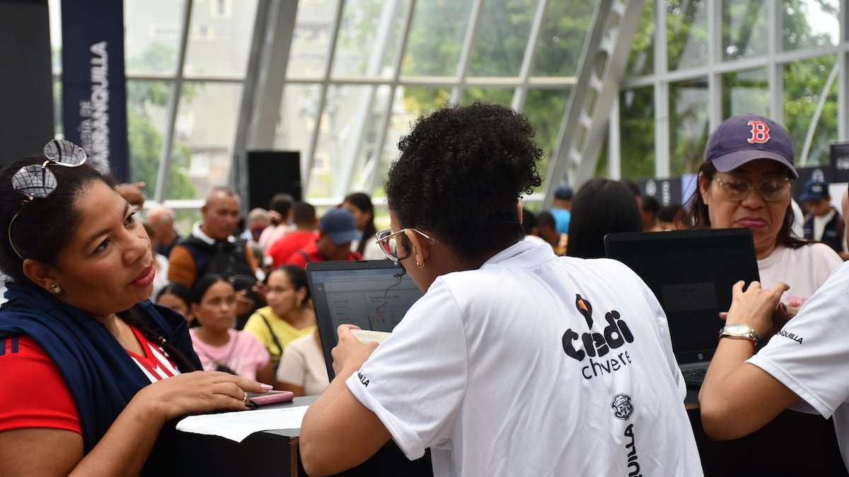 Feria del programa Credichévere en Barranquilla, que ofrece créditos a emprendedores